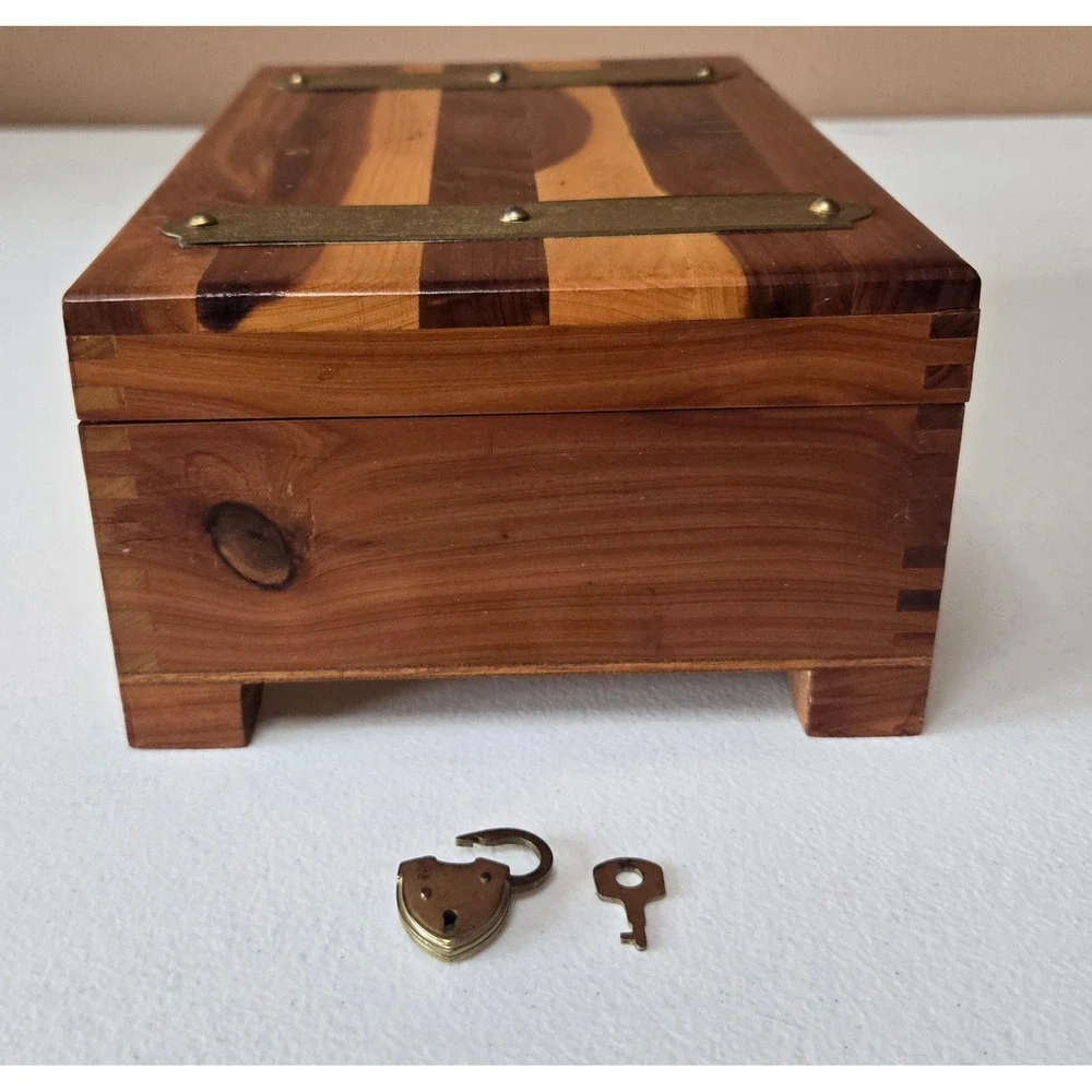 Vintage Cedar Keepsake Box Etched Glass Lid Brass Lock Key Jewelry Memory Chest
